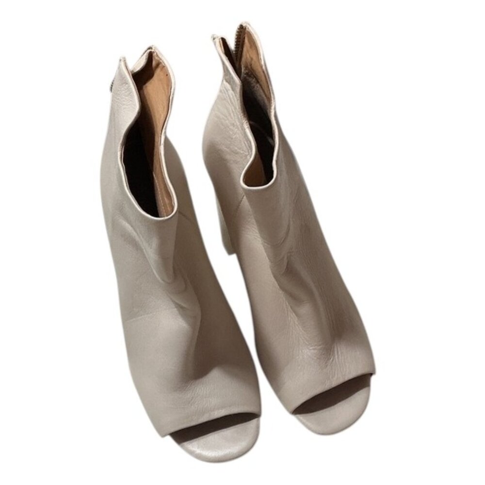 Calvin Klein Lulah Flats Women’s Size 9 Nude Tan Slip On Classic Comfort